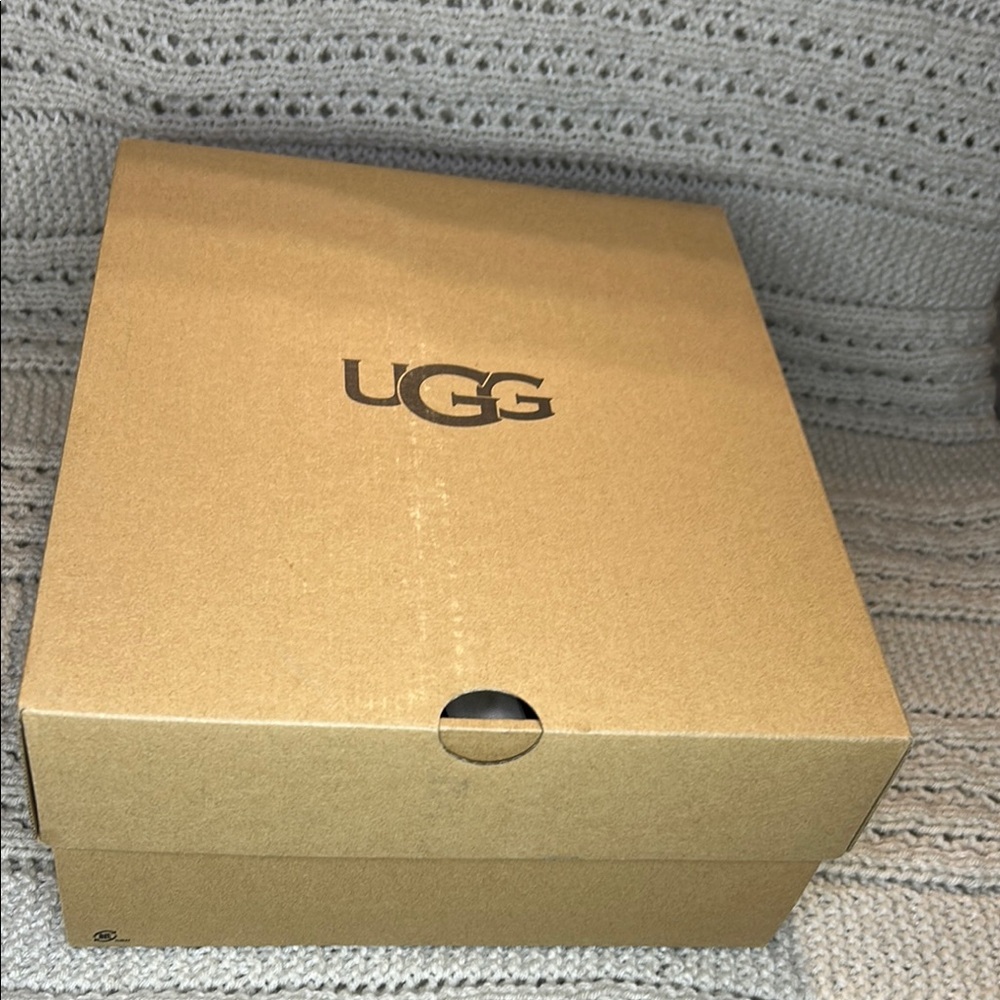 NWOT UGG Yarrow Cream Wedge Sandals in Box